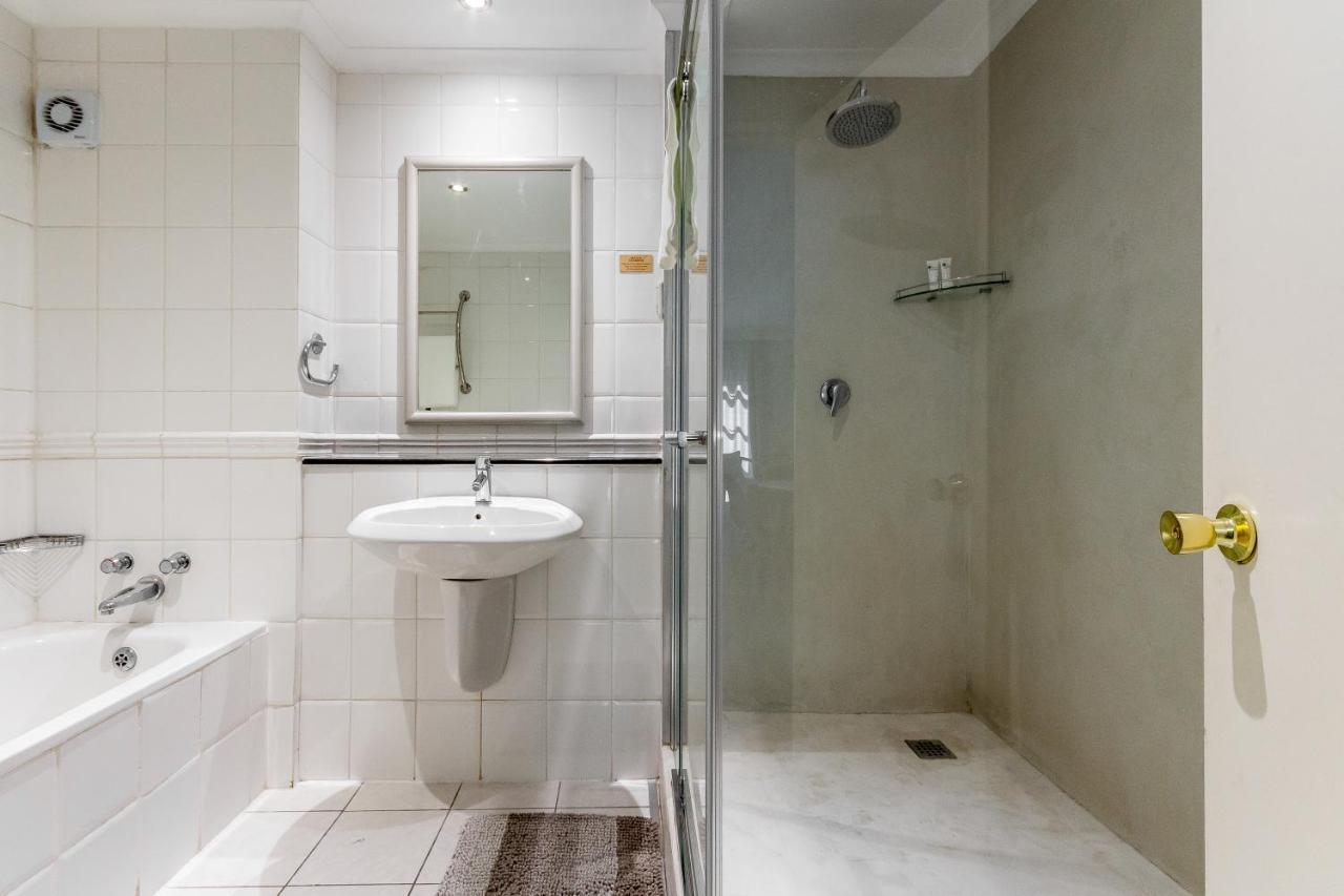 Trendy Apartment In Thibault Square City Centre Кейптаун Екстериор снимка