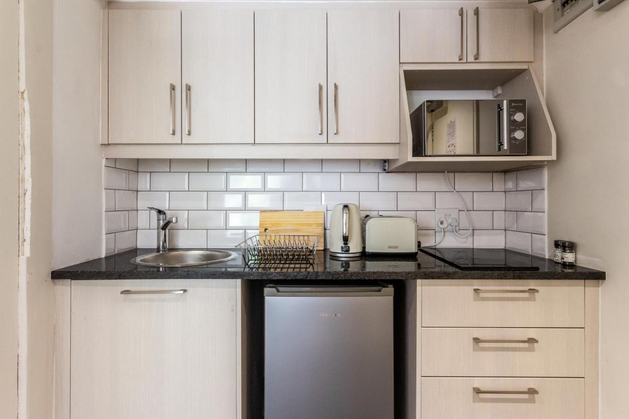 Trendy Apartment In Thibault Square City Centre Кейптаун Екстериор снимка
